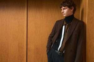 Stilul business-casual sub lupă - Pot fi integraţi o pereche de tenisi barbati în garderoba unui manager?